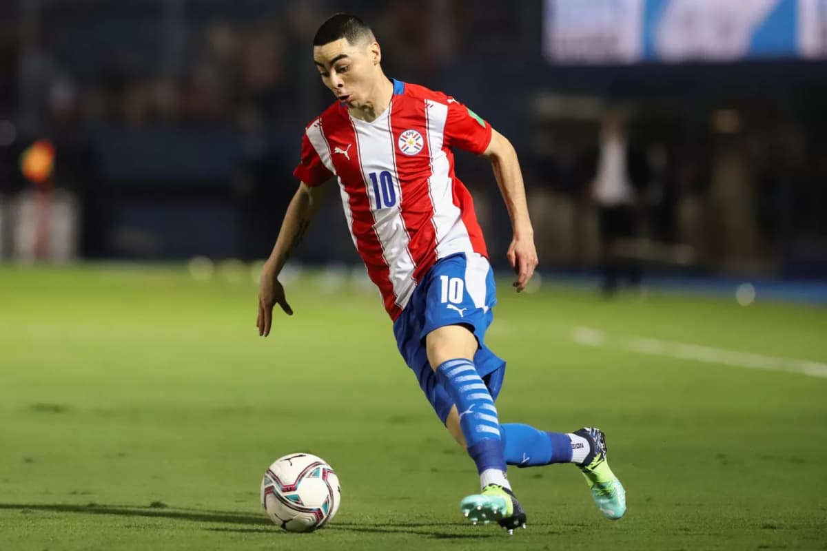 Almirón y Enciso, convocados por la selección paraguaya para el amistoso con Rusia