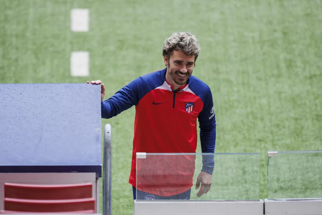 Griezmann, y españoles Barrios y Azpilicueta vuelven a la convocatoria del argentino Simeone