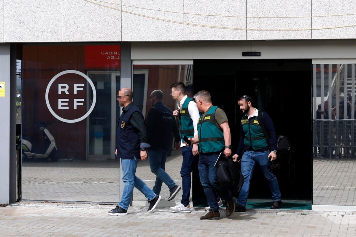 La UCO registra la Federación de Fútbol por contratos irregulares en los últimos 5 años