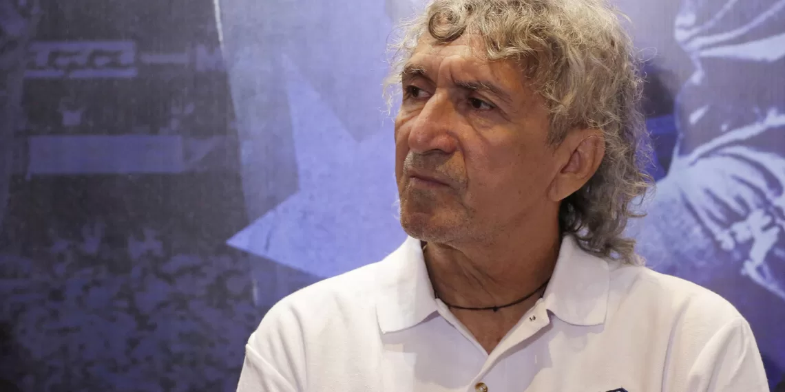 Salvadoreño ‘Mágico’ González cumple 66 años y es felicitado por sus equipos, entre ellos el Cádiz