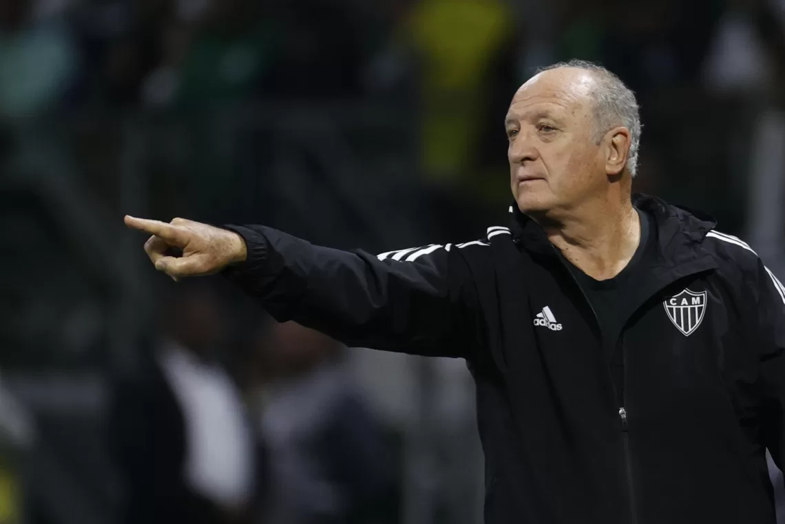 Brasileño Scolari, destituido en el Atlético Mineiro a dos semanas de la Copa Libertadores