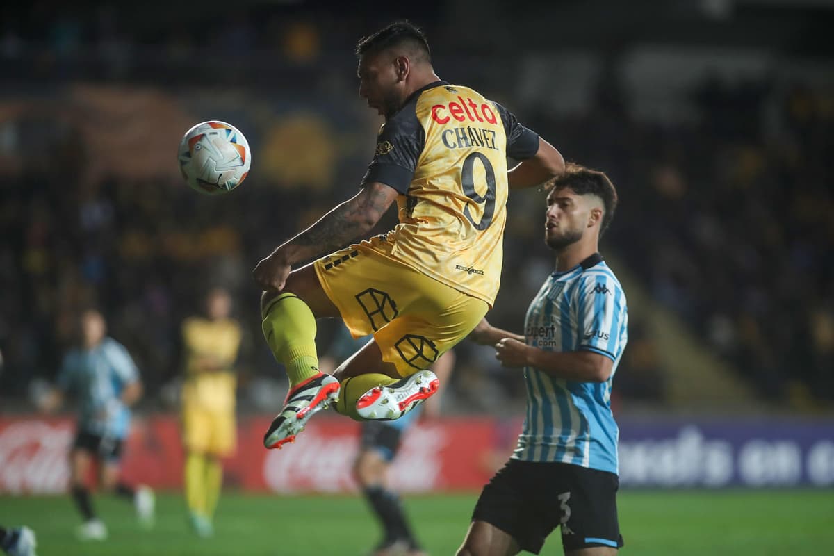Panameño figura en Chile, lleva a su equipo a lo más alto de la liga