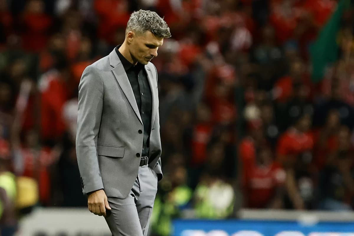 El argentino Fernando Ortiz confiesa no tener idea de cómo frenar a Messi