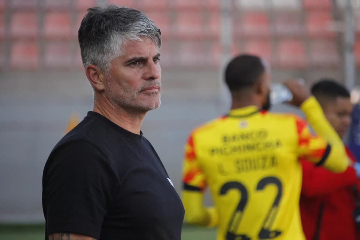 El uruguayo López se disculpa por decir que el Barcelona ecuatoriano no es el de España