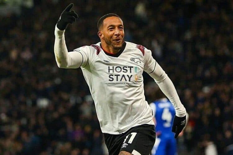 Guatemalteco, elegido mejor jugador de la temporada en Inglaterra