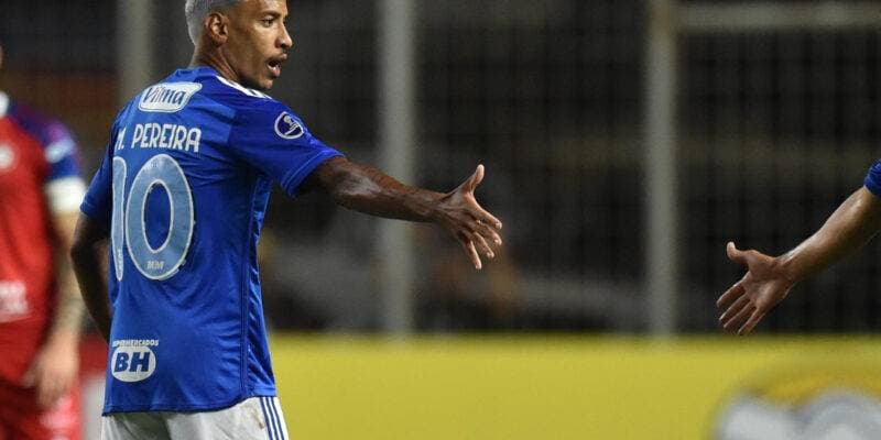 1-0. Cruzeiro elimina a La Calera, garantiza el segundo lugar y aún sueña con el liderato