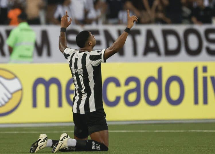 2-1. Botafogo vence con dificultades a Liga de Quito y alcanza al Junior en la cima del Grupo D