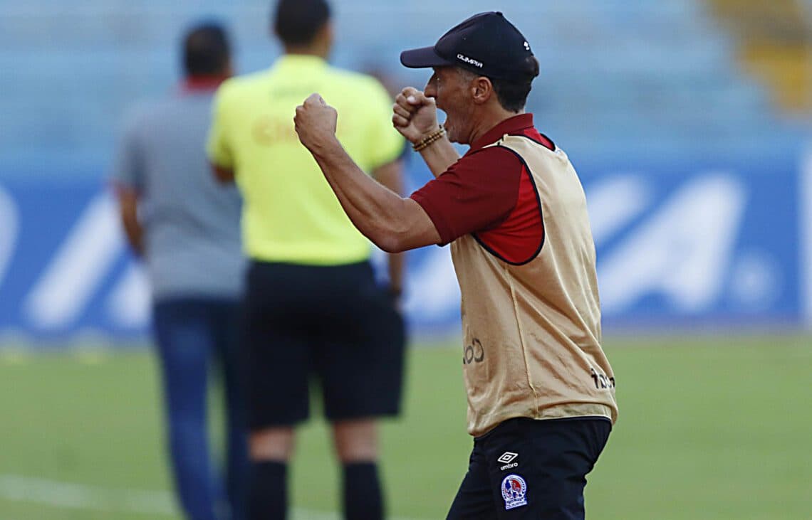 El Olimpia es el tercer clasificado a la semifinal en Honduras tras vencer al Rel España