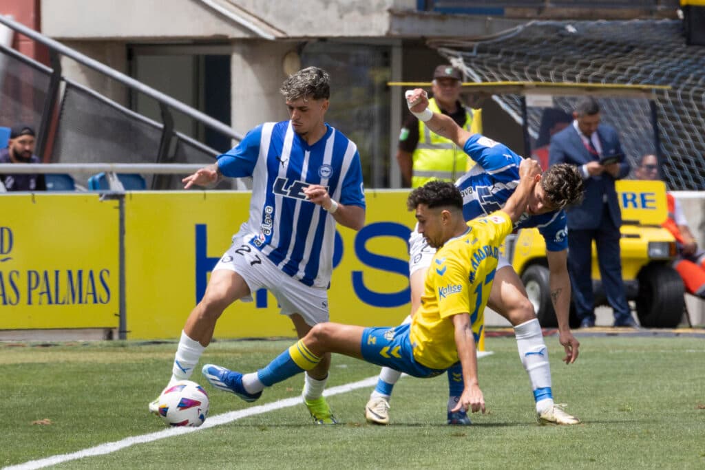 Ecuatoriano y argentino, aterrizan en el fútbol español