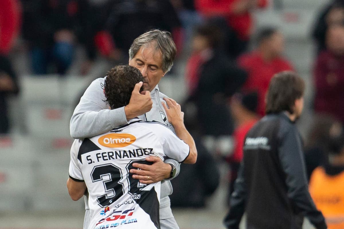 Danubio va por la clasificación con un ojo en Montevideo y otro en Curitiba