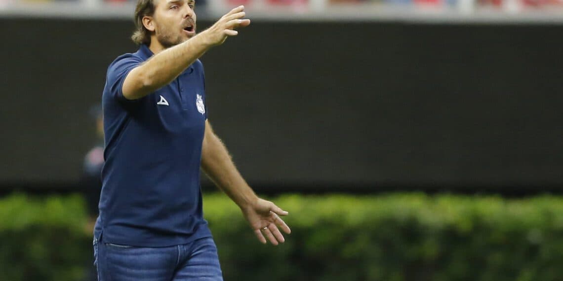 Estrategas foráneos en la cuerda floja en Costa Rica, uno ya fue despedido
