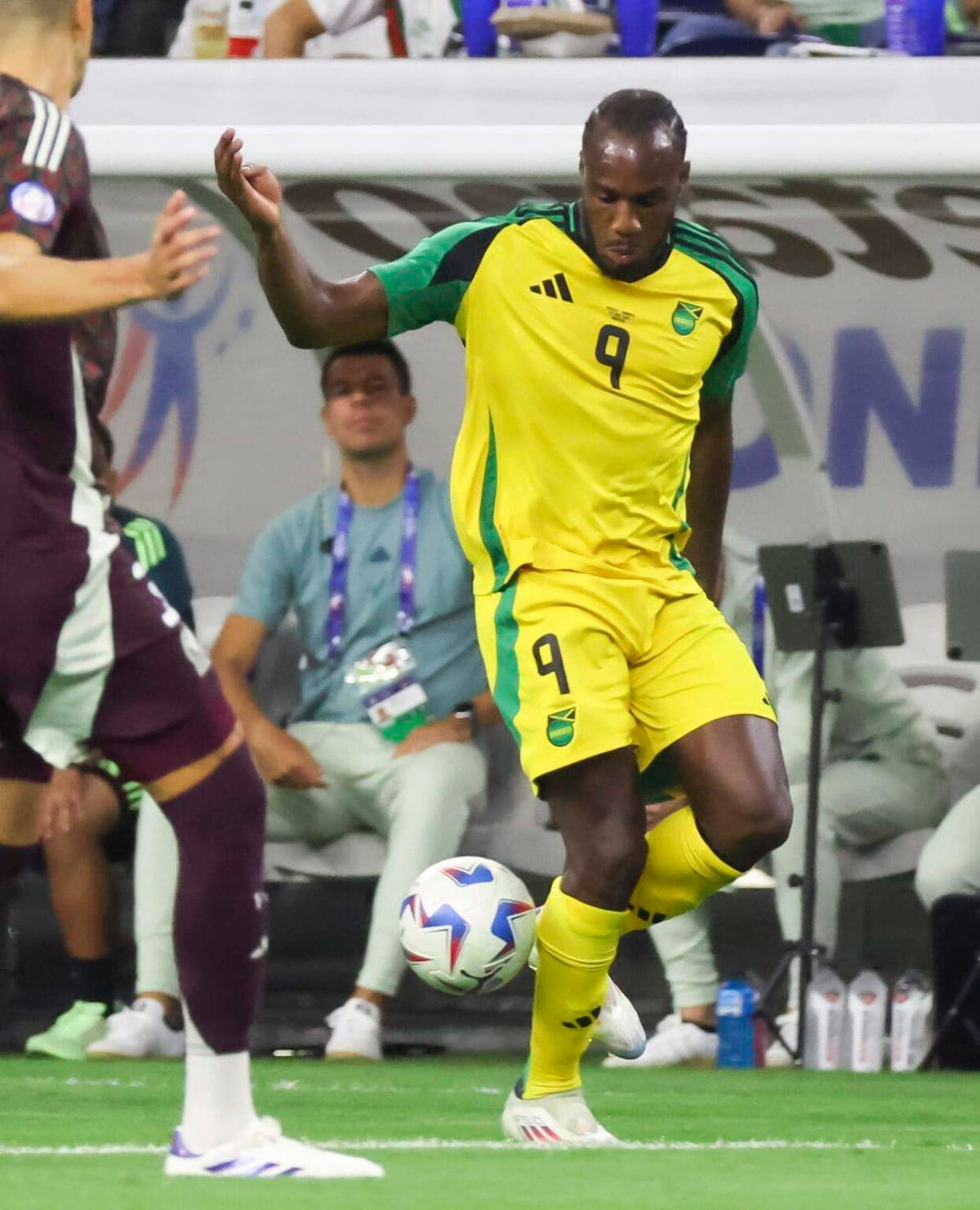 Jamaiquino Antonio, el ‘jugador de fútbol americano’ que prefirió marcar goles y amenaza a la Tri