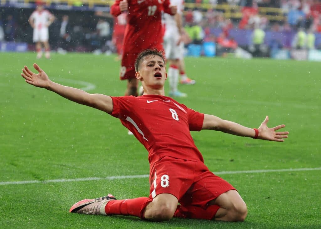 Guler pone a Turquía a un paso del Mundial