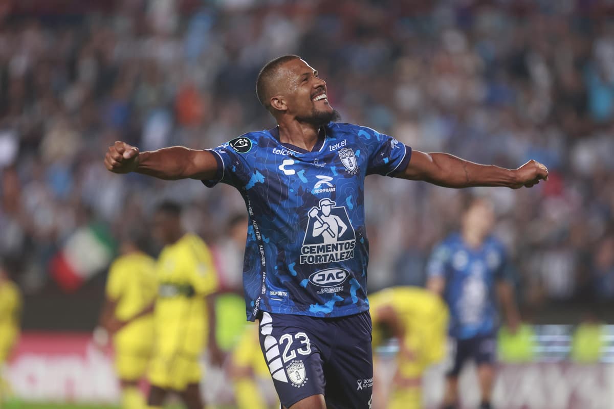 Hinchas del Pachuca bajan su pasión por el venezolano Salomón Rondón, rival de México en Copa América