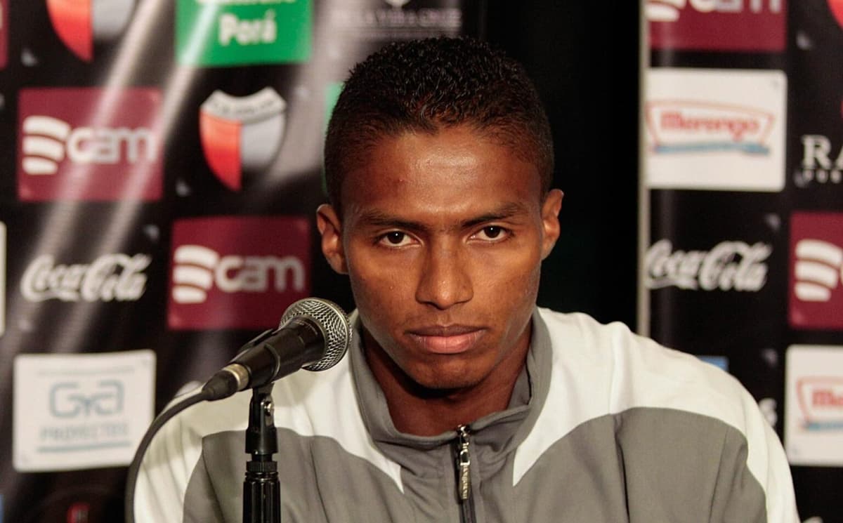 Antonio Valencia dice no ser xenófobo por criticar que «extranjero» sea capitán de Ecuador