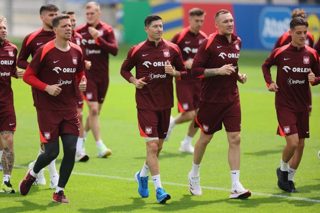 Lewandowski apura su recuperación para el decisivo duelo contra Austria
