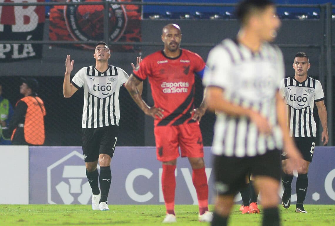 2-0. Libertad vence a Universidad Católica de Ecuador en los ‘playoff’ de la Sudamericana
