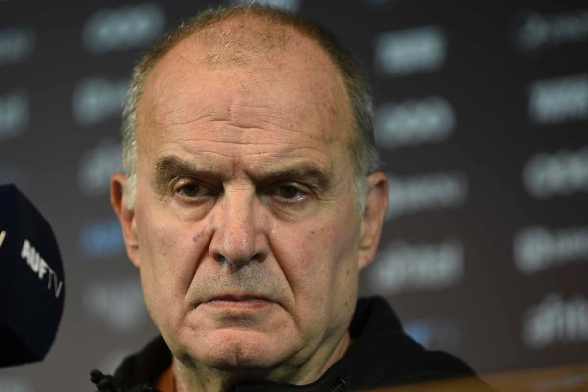 Argentino Bielsa: «Si dejamos 40 metros a Luis Díaz le gusta, y si nos encerramos, también le gusta»