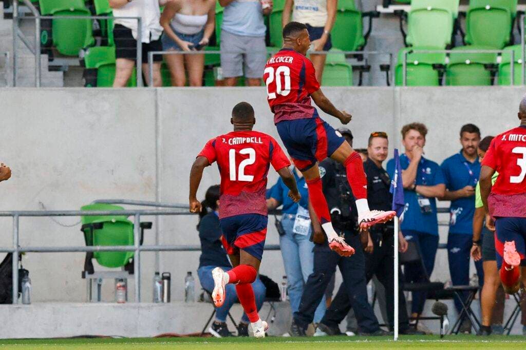 2-1. Costa Rica se despide con la cabeza alta