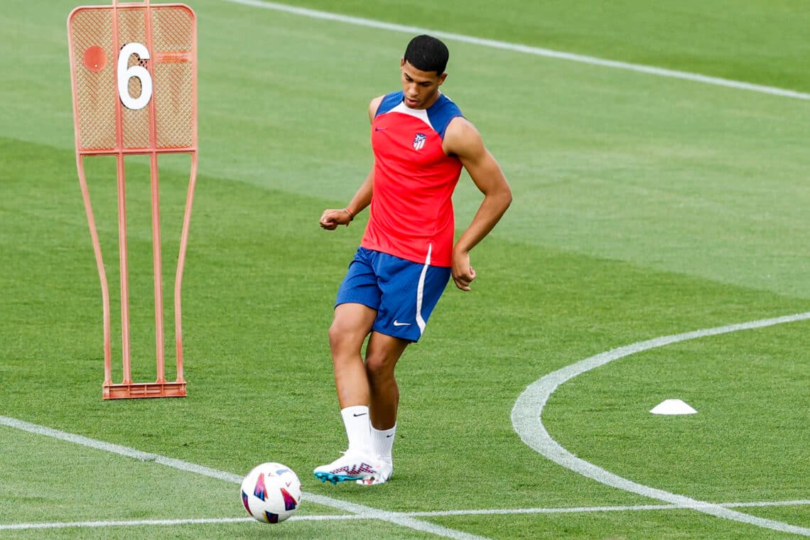 El Atlético traspasa al uruguayo Mouriño al Alavés