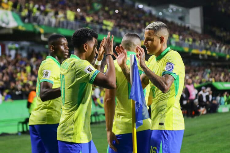 1-0. Brasil asciende al cuarto lugar y le gana con gol de Rodrygo a una difícil Ecuador