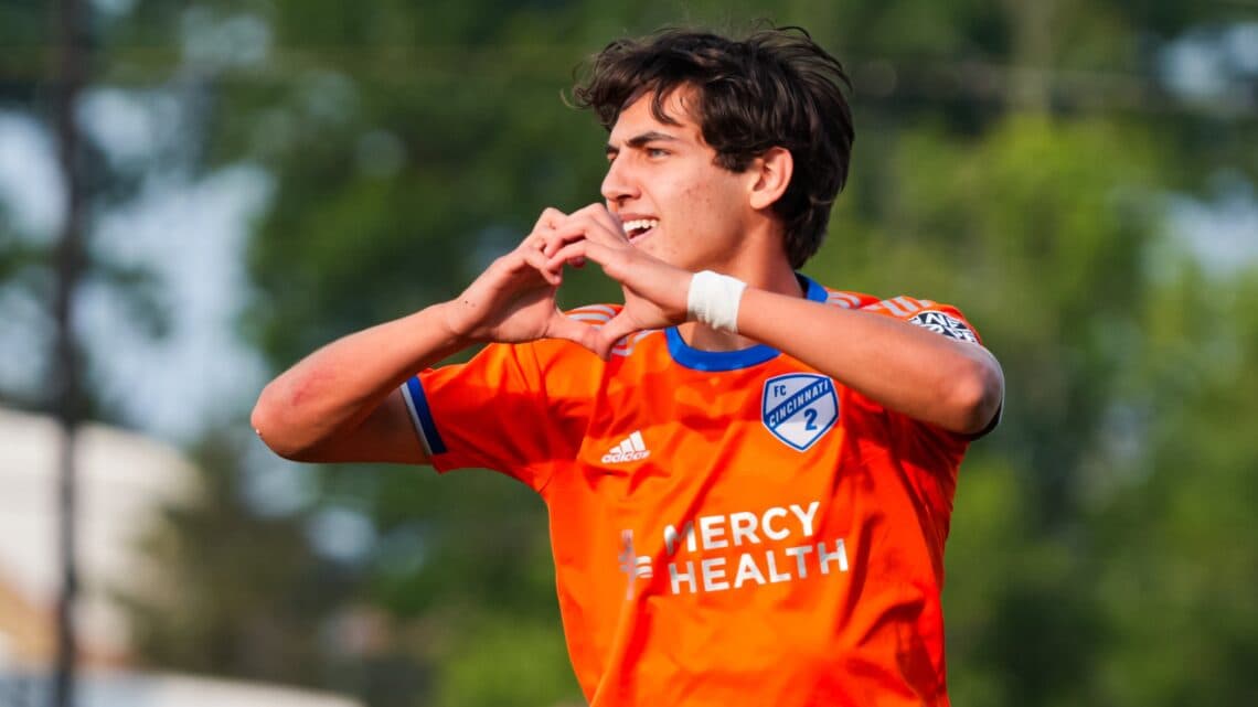 Mexicano Valenzuela la joya joven de Cincinnati