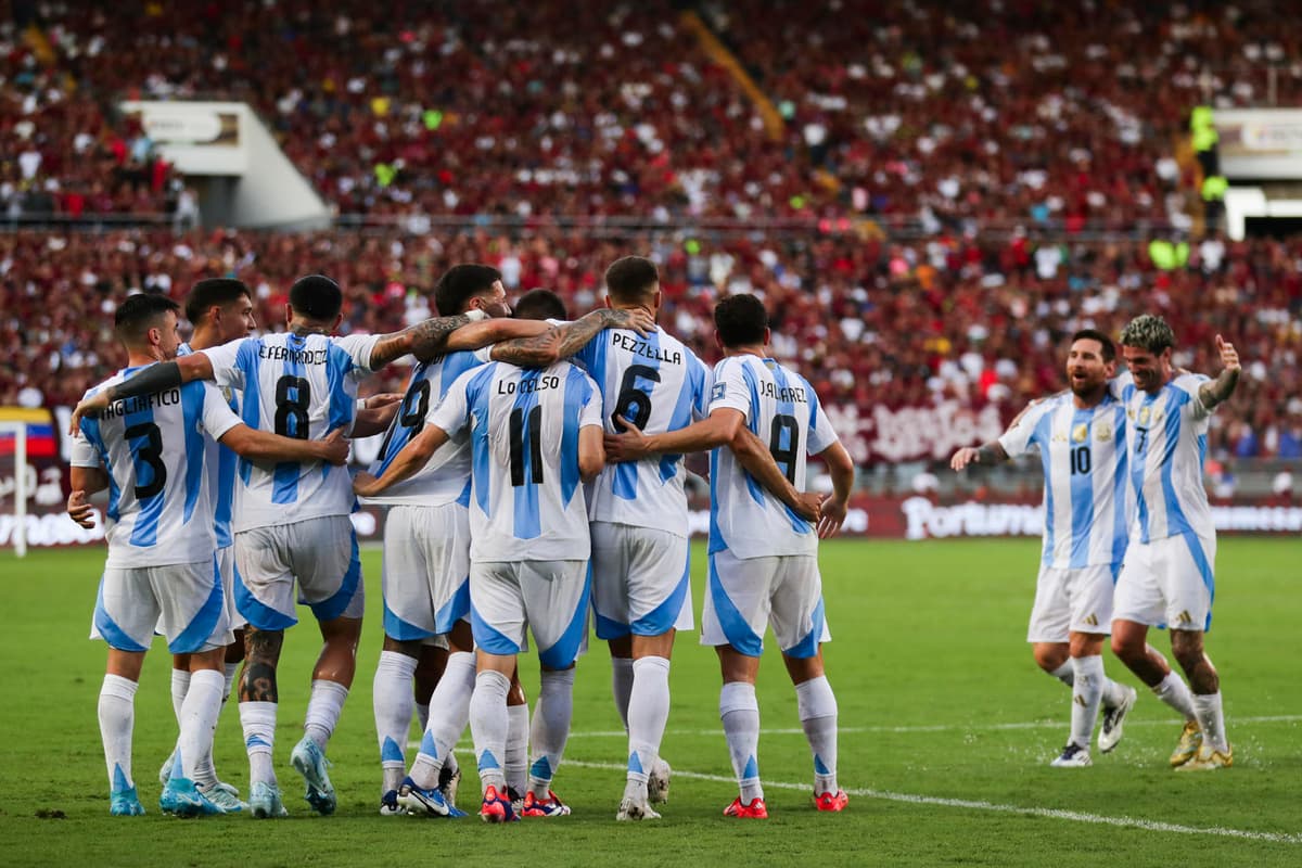 Argentina ensaya con Paredes en el once inicial para enfrentar a Paraguay