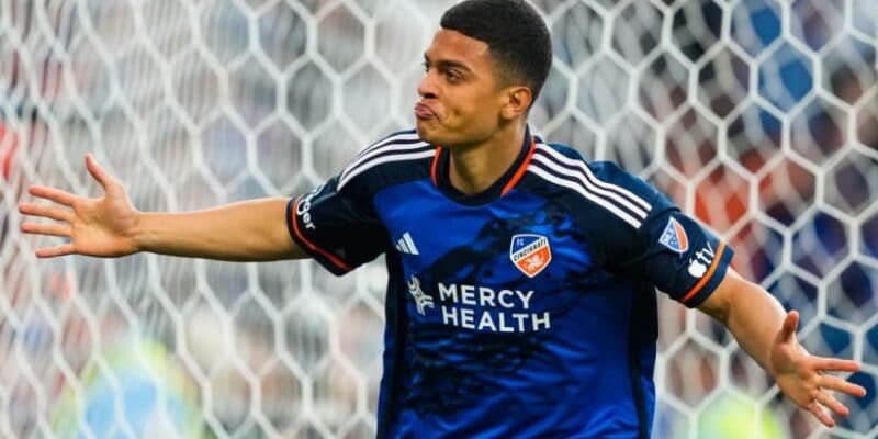Venezolano Kelsy tiene en vilo a Cincinnati