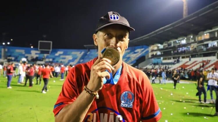 Técnicos argentinos superan los 300 juegos dirigidos en Honduras