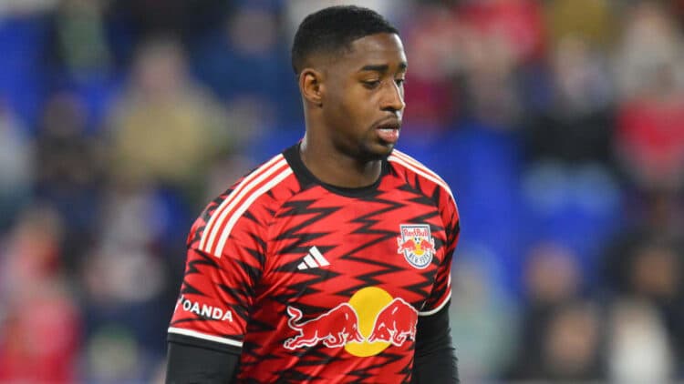 Colombiano Reyes figura de NY Red Bulls en defensa