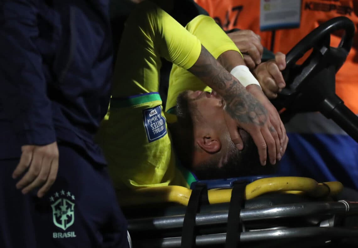 El brasileño Neymar espera que la lesión sufrida este lunes «no sea nada»
