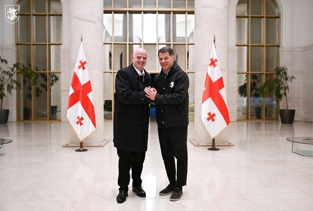 Infantino supervisa instalaciones en Georgia para la final de la Liga de Campeones en 2028