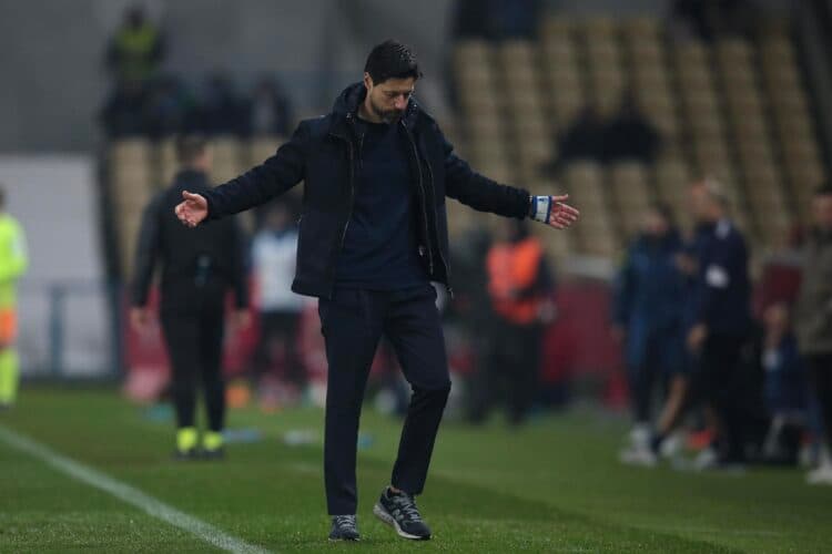 El Oporto destituye a su entrenador Vítor Bruno