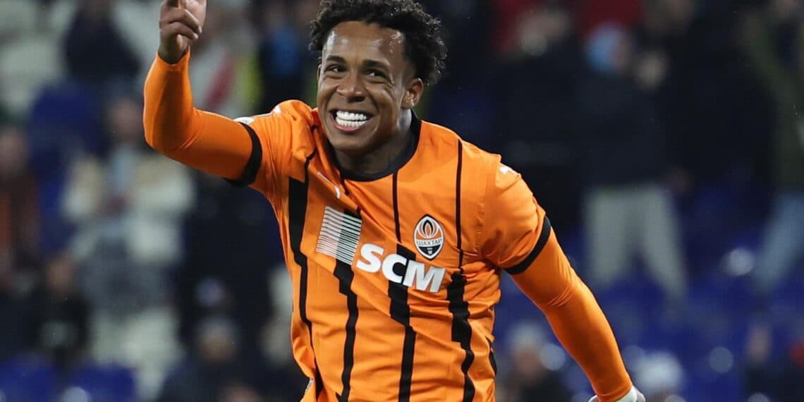 El Shakhtar con gol del brasileño Kevin Santos sostiene la fe