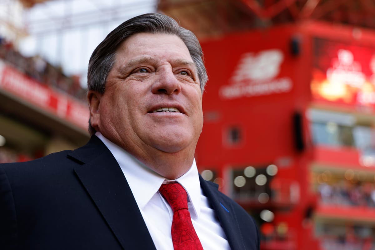 El mexicano Miguel Herrera es anunciado como entrenador del Atlante