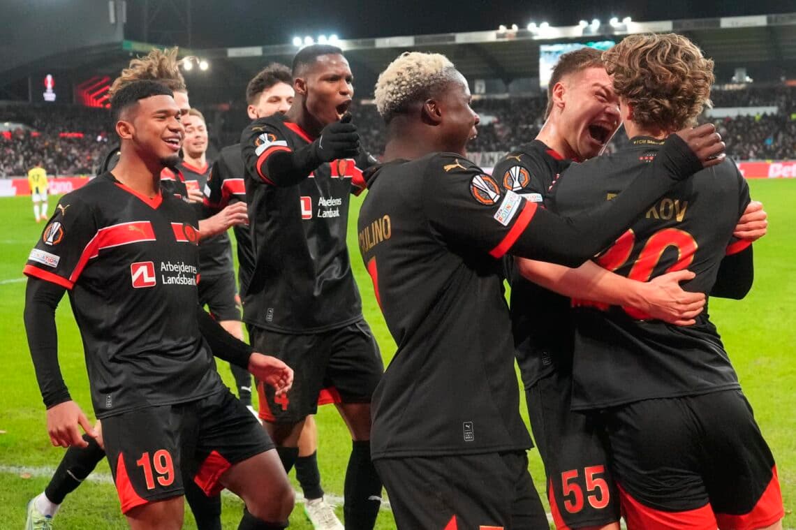 El Midtjylland da un paso de gigante hacia los octavos liderado por el chileno Osorio