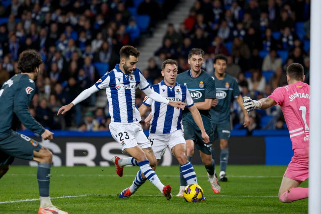 2-1. La Real Sociedad del venezolano Aramburu vence al Espanyol del uruguayo Cabrera