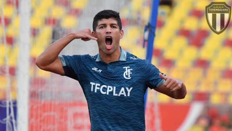 Salvadoreño, recupera la titularidad en el viejo continente