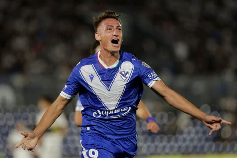 Vélez con el colombiano Montero como figura derrota a Talleres