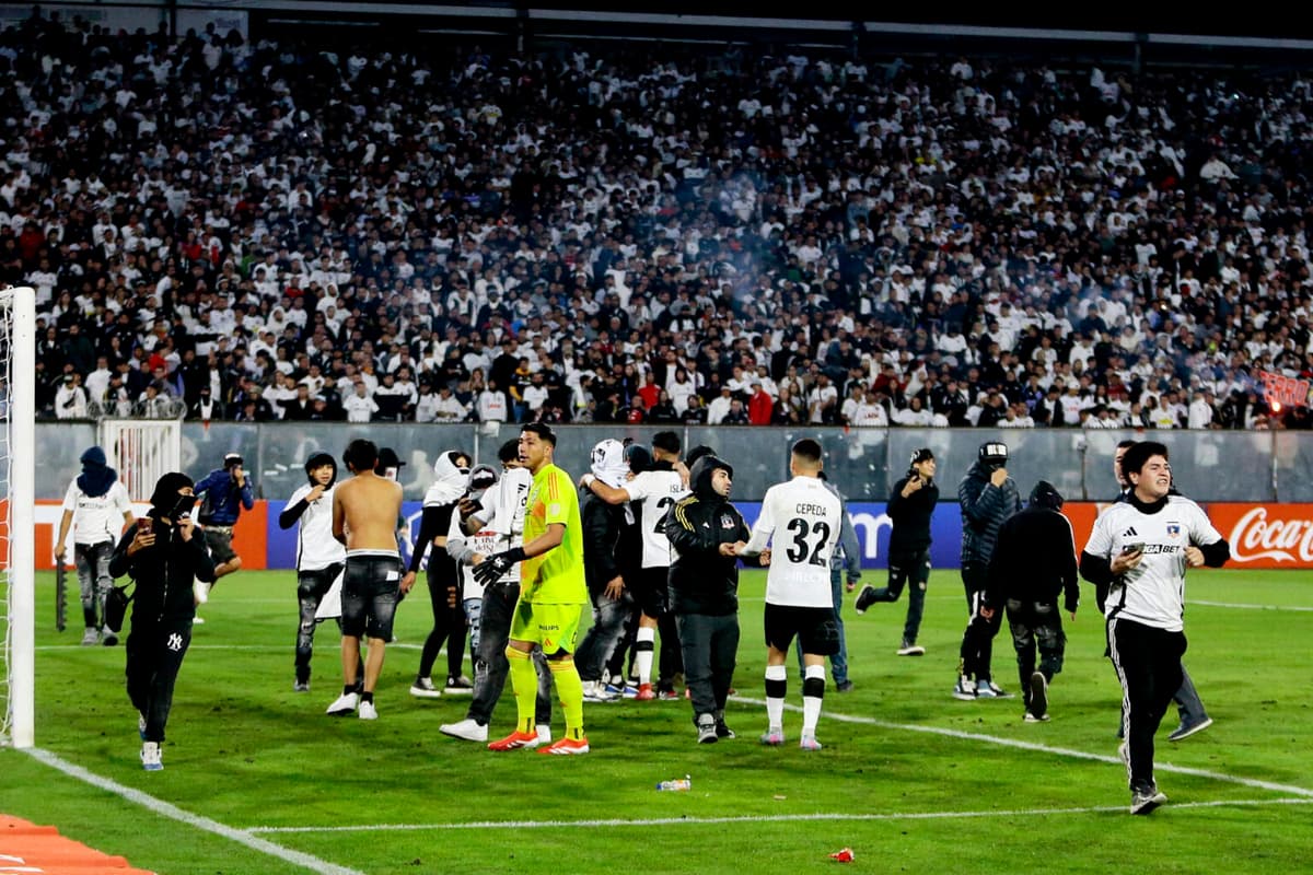 Suspendido el partido entre Colo Colo y Fortaleza por incidentes
