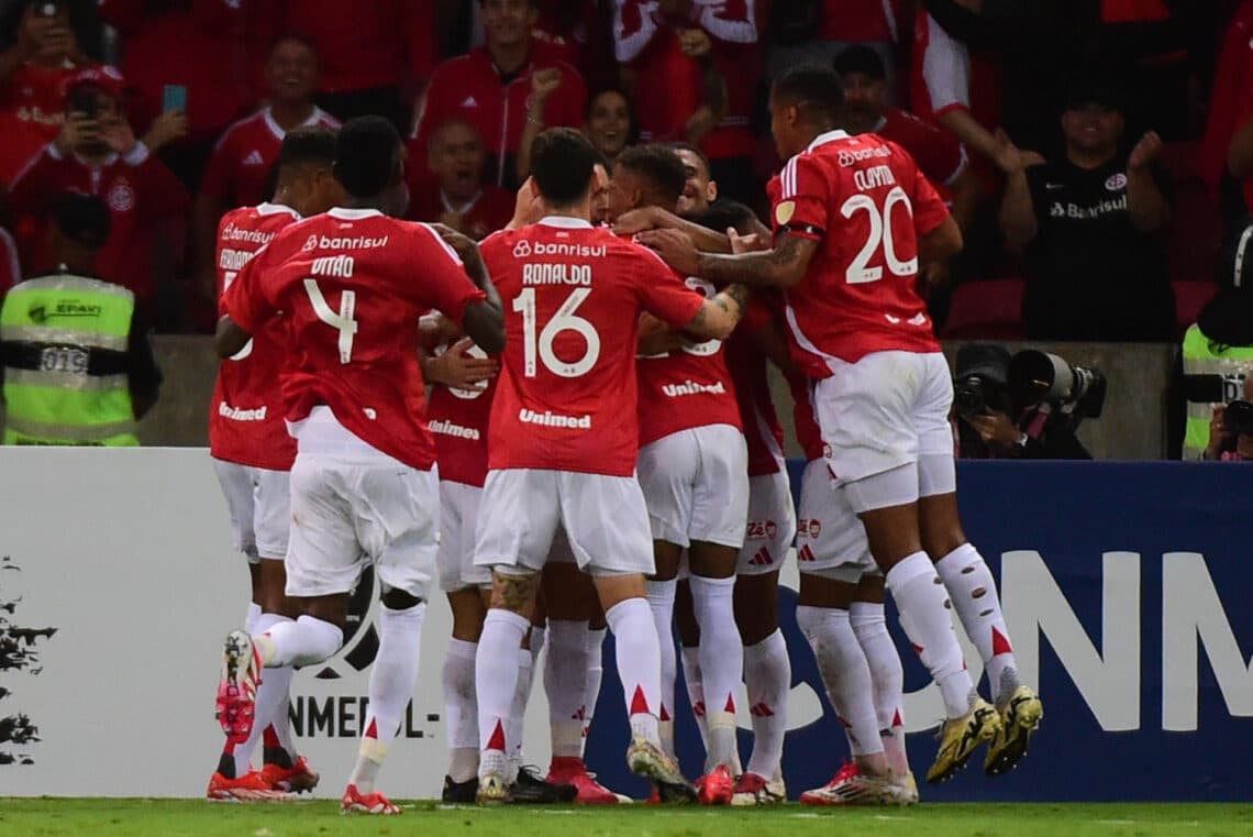 Internacional busca el liderato en Porto Alegre frente a un Nacional urgido de puntos