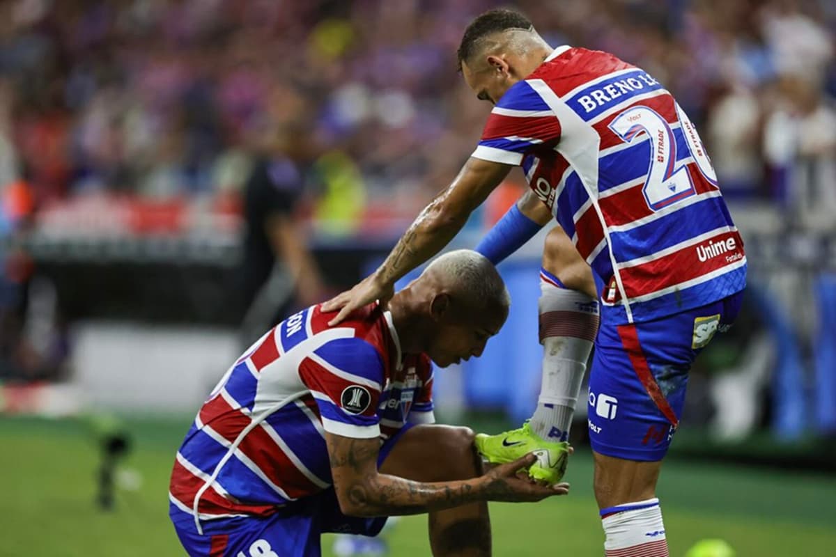 Fortaleza golea y sentencia el rumbo del Colo Colo