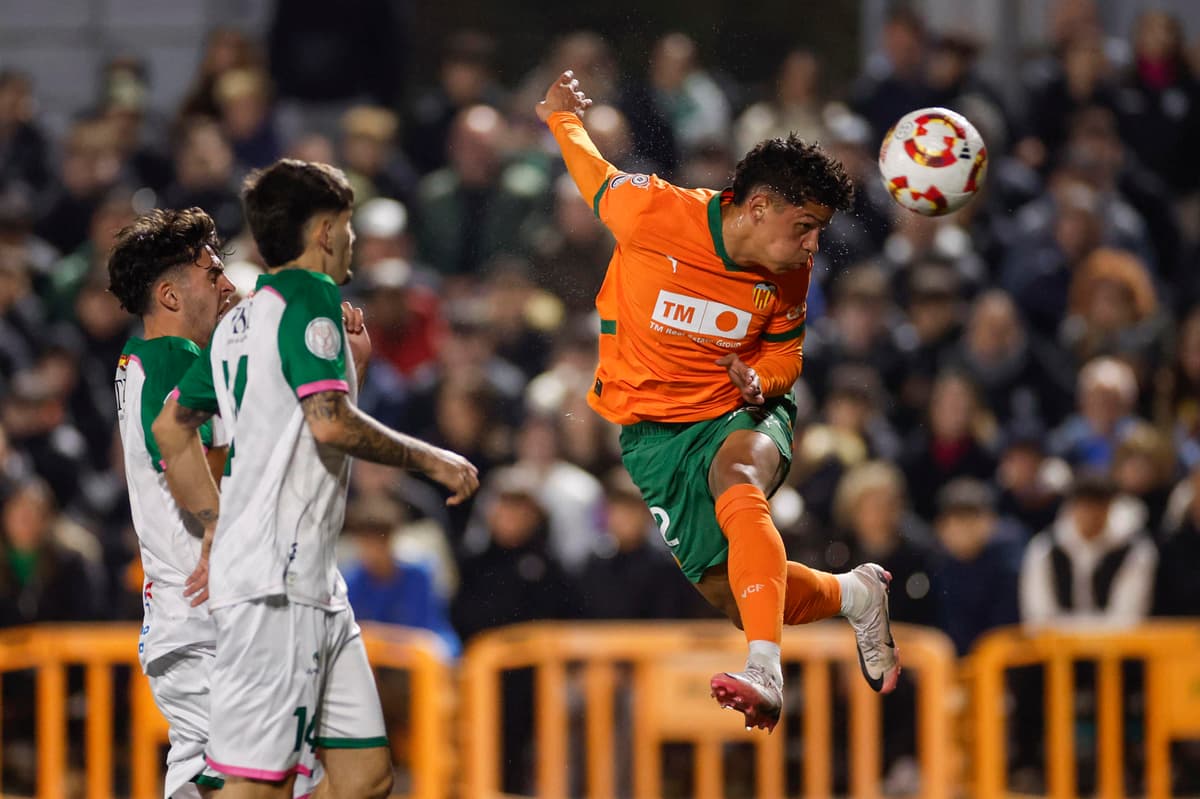 El Valencia negocia con el Saprissa un nuevo acuerdo por el costarricense Warren Madrigal