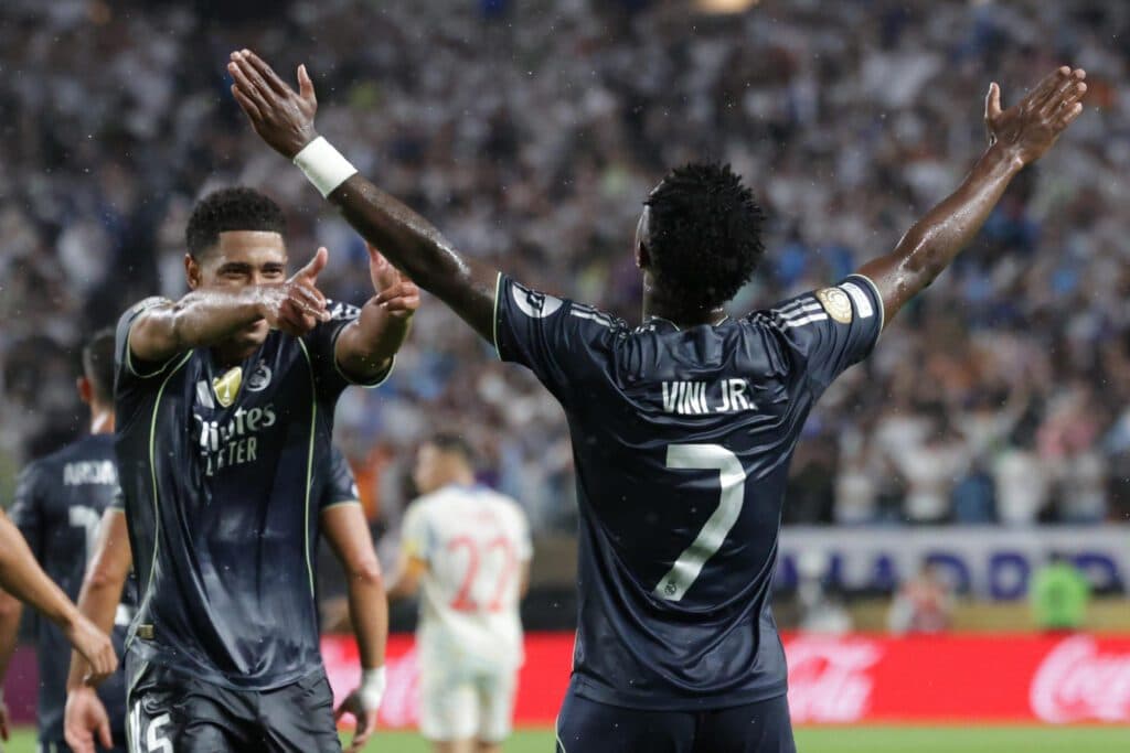 El Real Madrid con doblete del brasileño Vinicius se clasifica a los cuartos de final