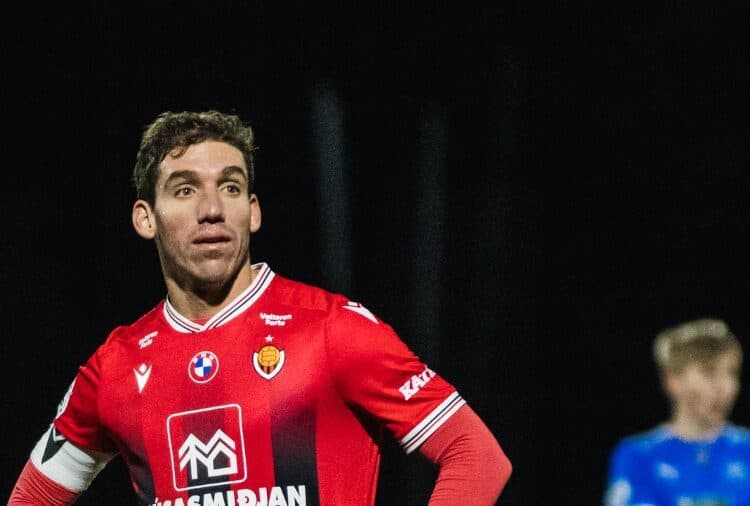 Salvadoreño vuelve a las canchas europeas, luego de un año de lesión