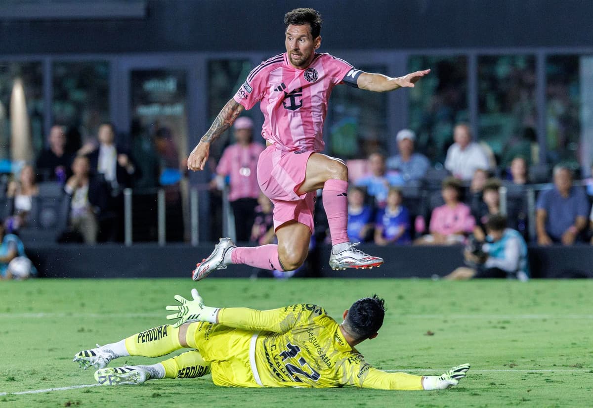 Pese al doblete del uruguayo Suarez, Inter Miami cae goleado como local