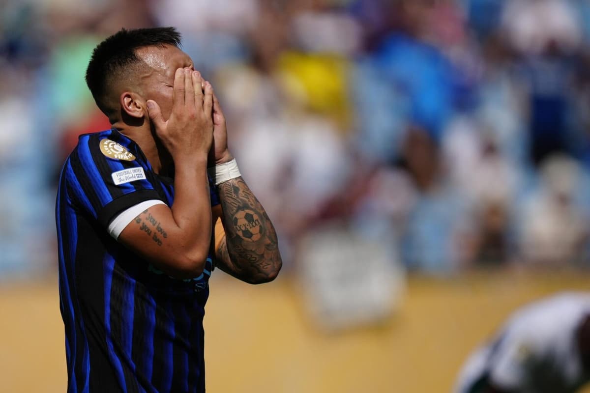 El argentino Lautaro Martinez duda para el duelo ante el Ajax por molestias en la espalda