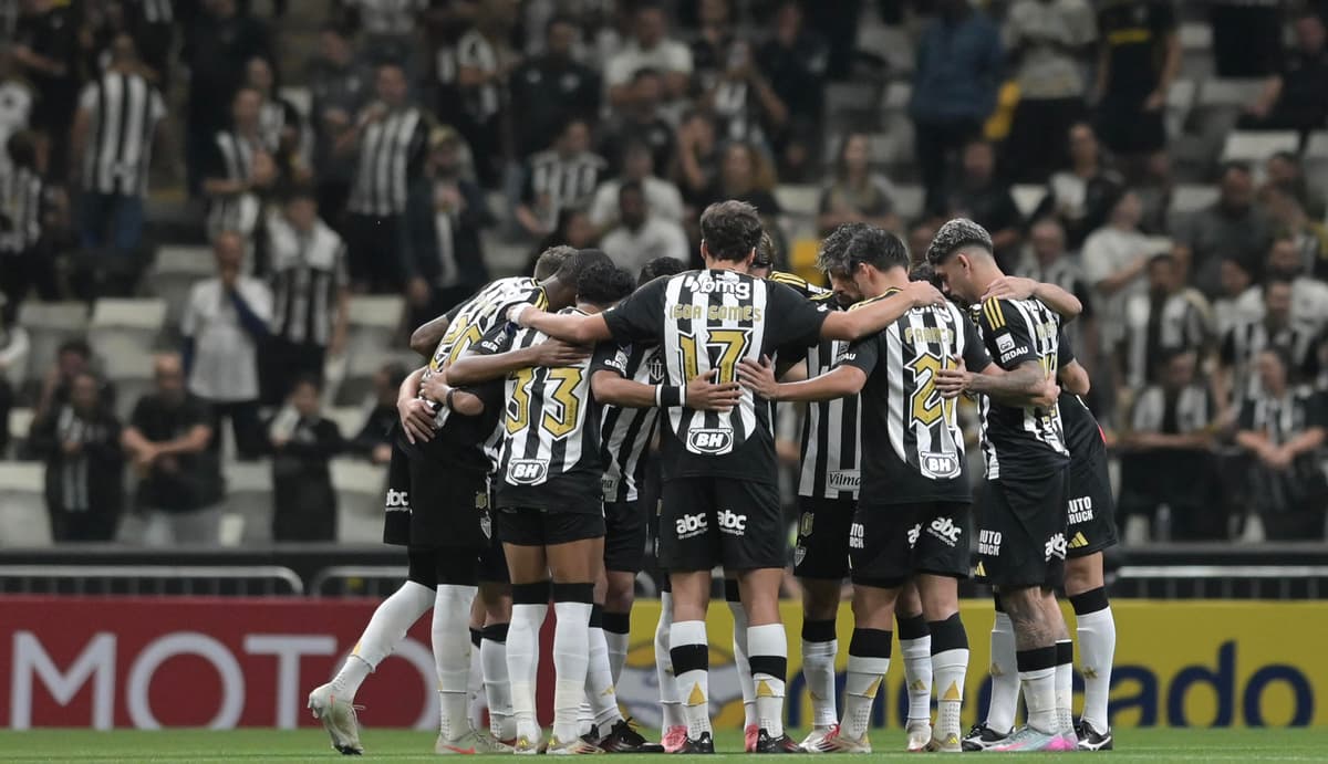 El brasileño Bernard marca sobre la hora y lleva al Atlético Mineiro a las semifinales