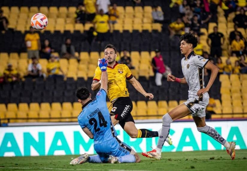 Aucas con sangre argentina gana en el sexto intento
