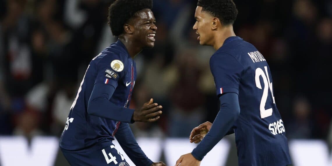 Con zaga sudamericana PSG sigue de líder